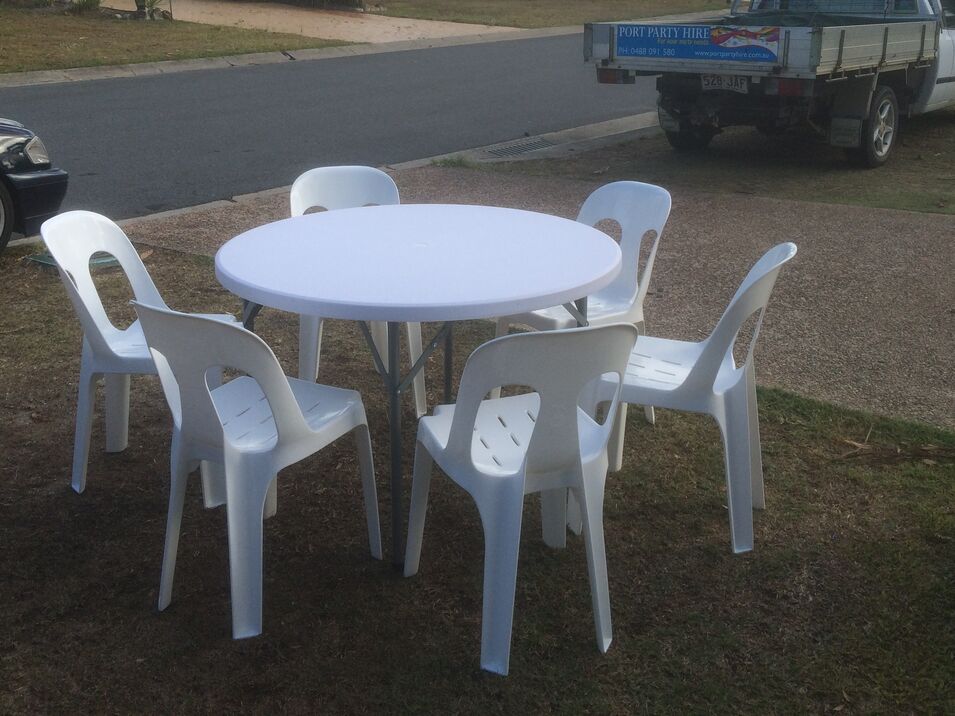 Pippee Chairs and Round Table